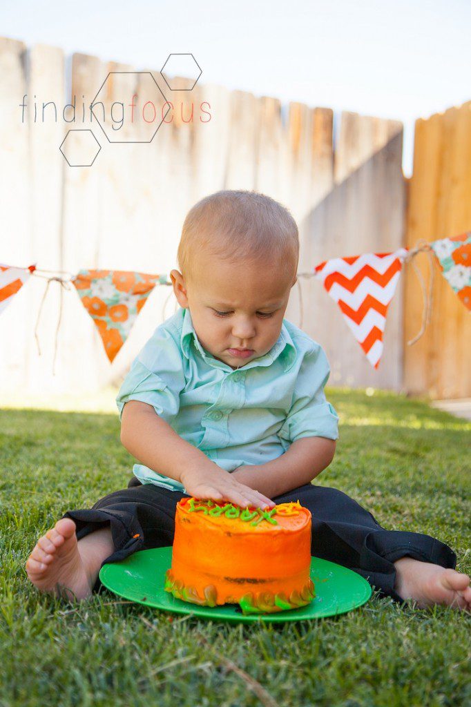 Maverick's Cake Smash Blog Photos (1 of 14)