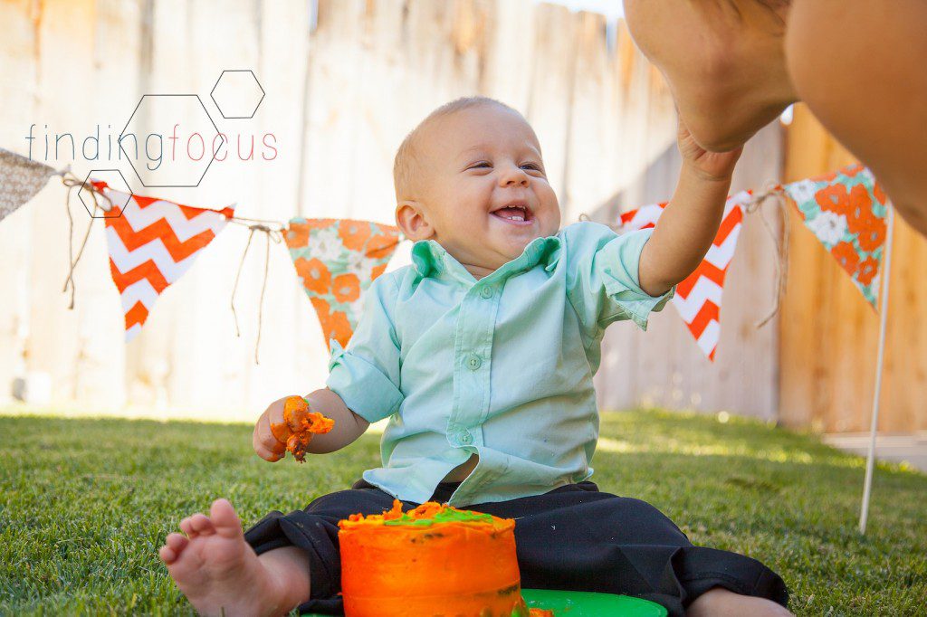 Maverick's Cake Smash Blog Photos (4 of 14)