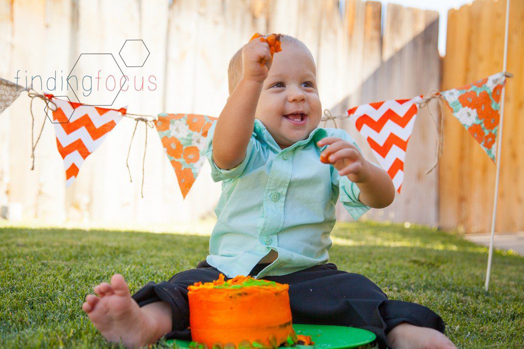 Maverick's Cake Smash Blog Photos (5 of 14)